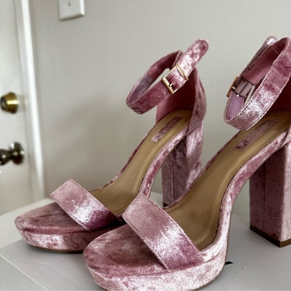Forever 21 velvet pink heels. - Picture 11 of 11